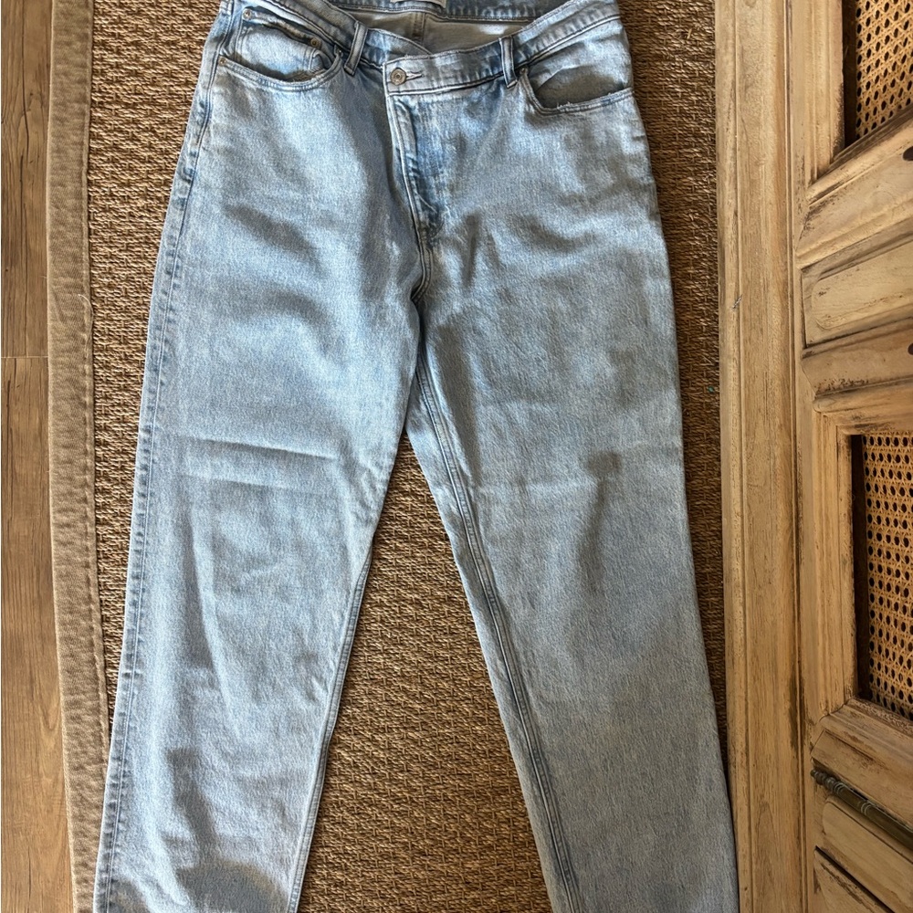 Abercrombie & Fitch Ultra High Rise 90s Straight Jean